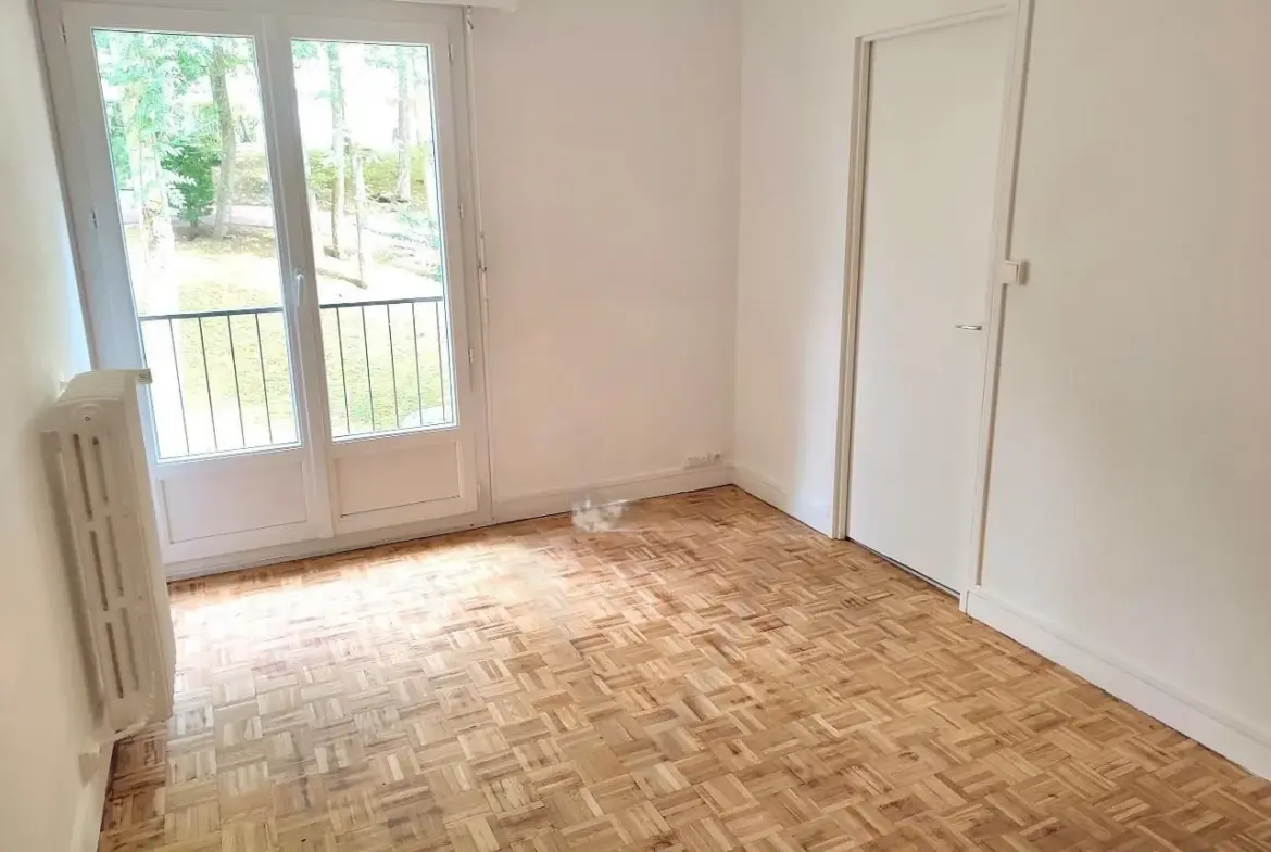 Vente d'un appartement F2 à Chartres avec terrasse et box 