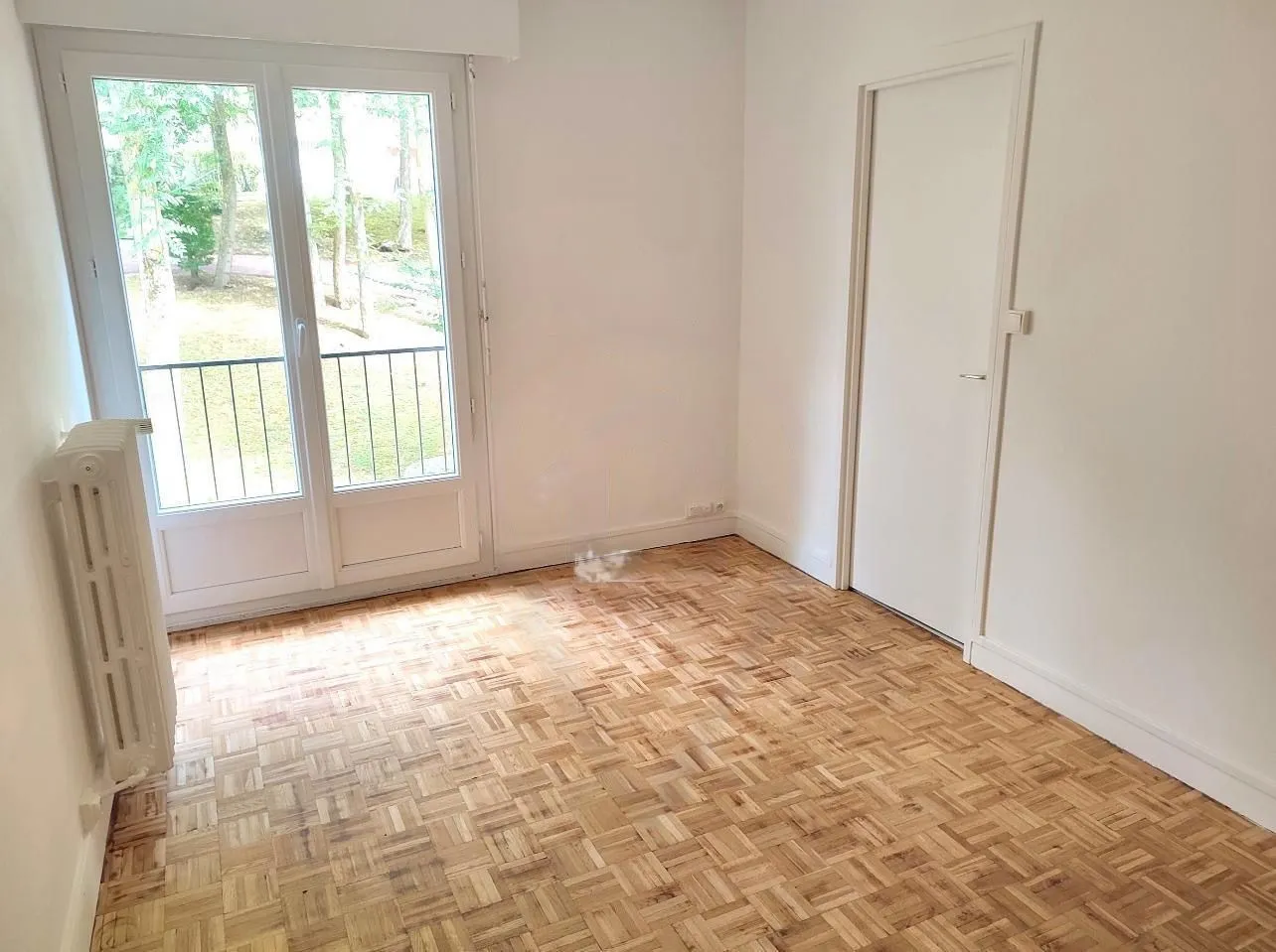 Vente d'un appartement F2 à Chartres avec terrasse et box 