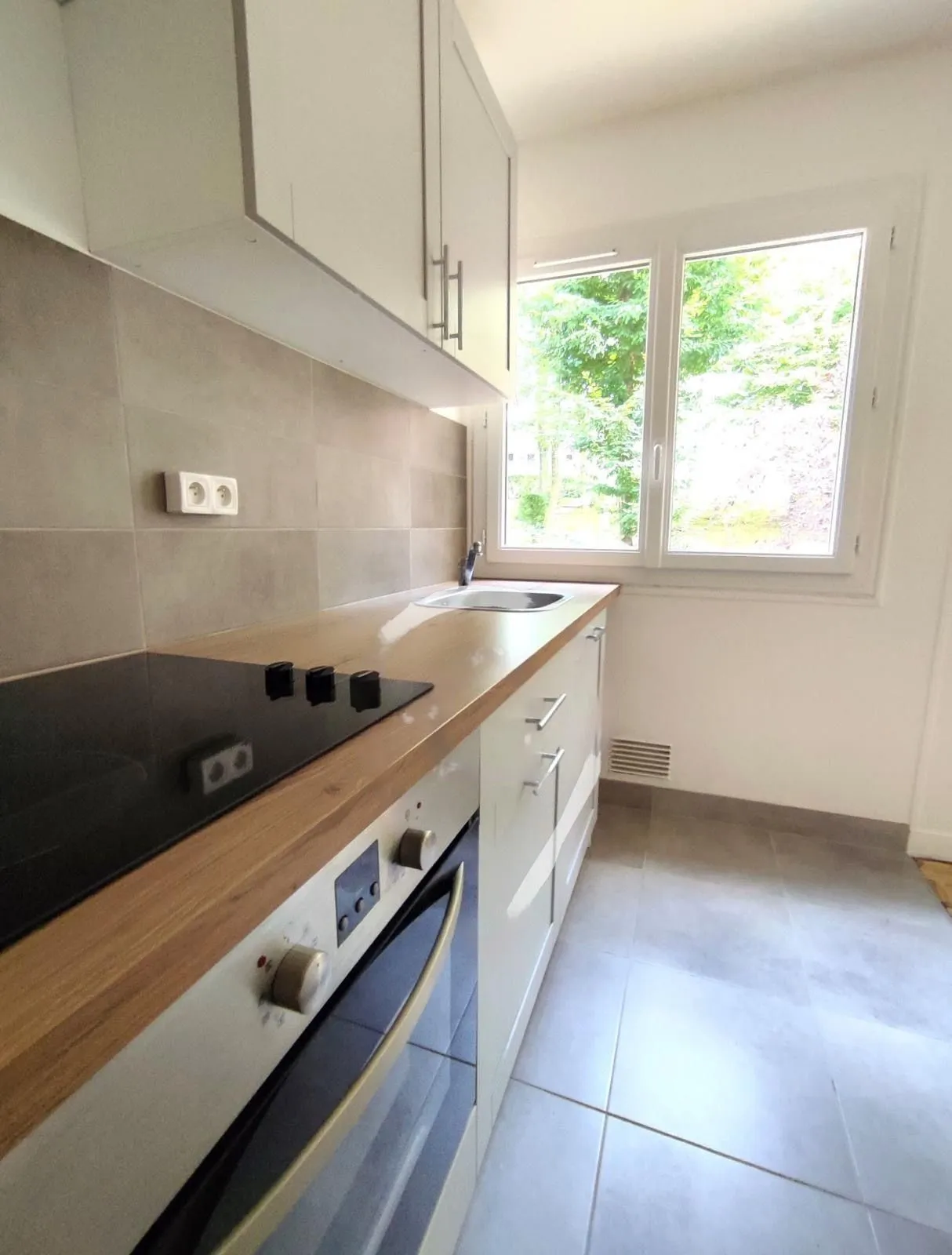 Vente d'un appartement F2 à Chartres avec terrasse et box 