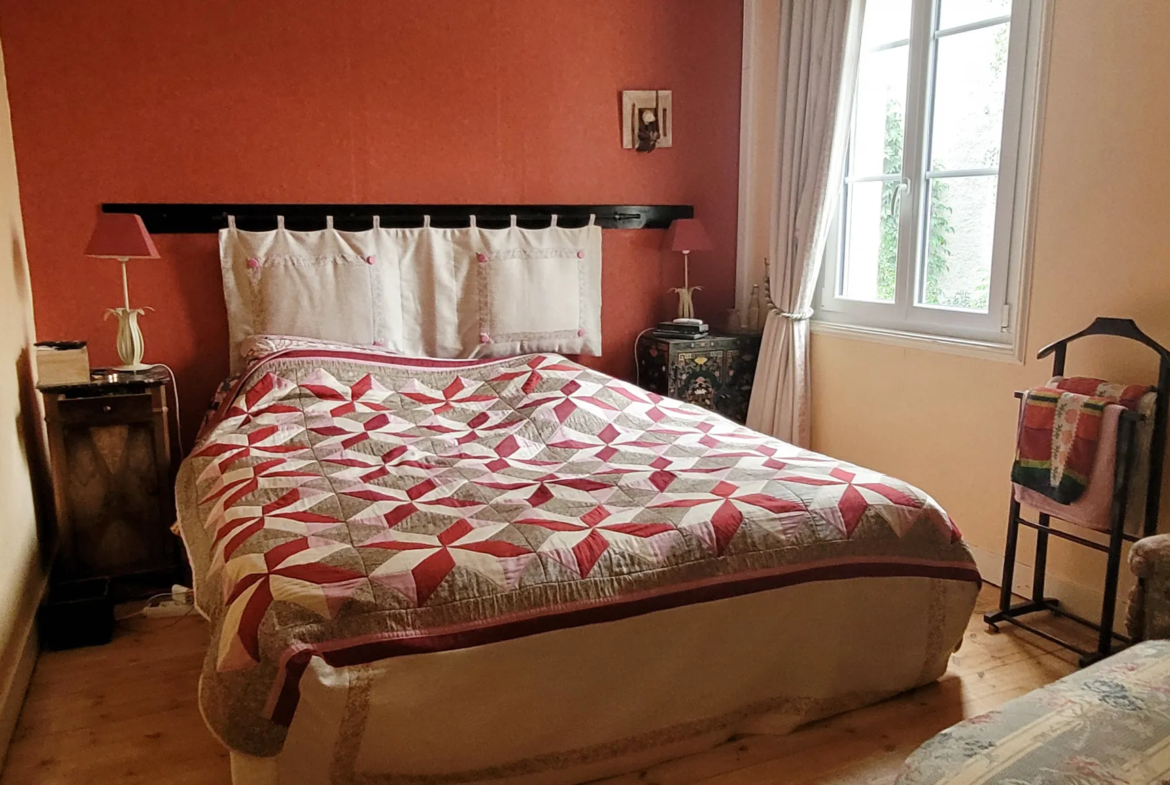 Maison à vendre à Vihiers - 5 chambres, terrain de 361 m², frais d'agence réduits 