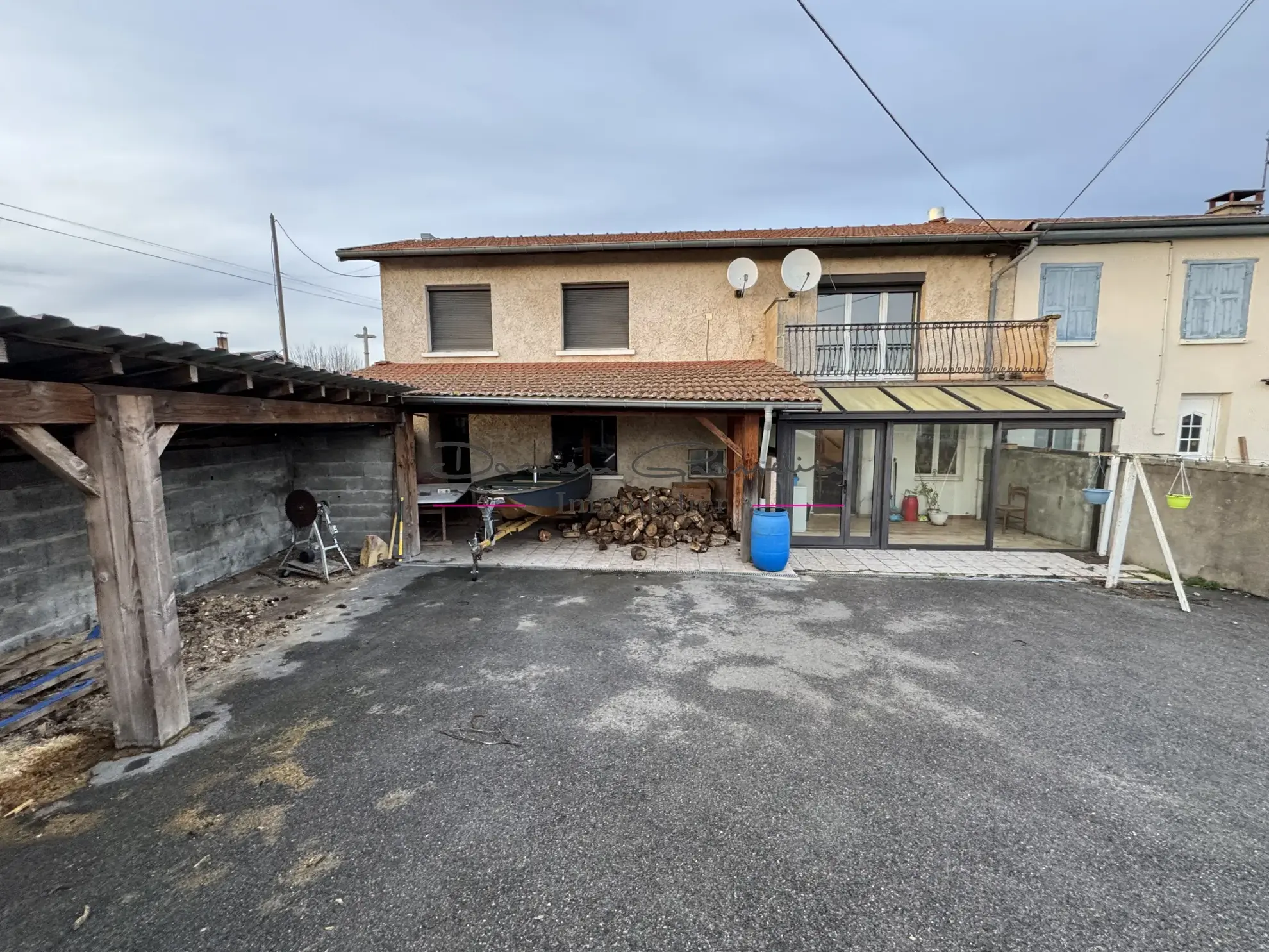 Maison de 95m² habitable à Bourg-de-Thizy, vue dégagée 