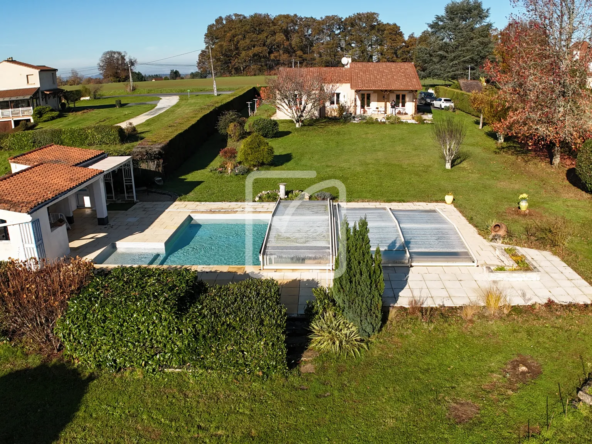 Belle Maison Familiale avec Piscine à Gourdon