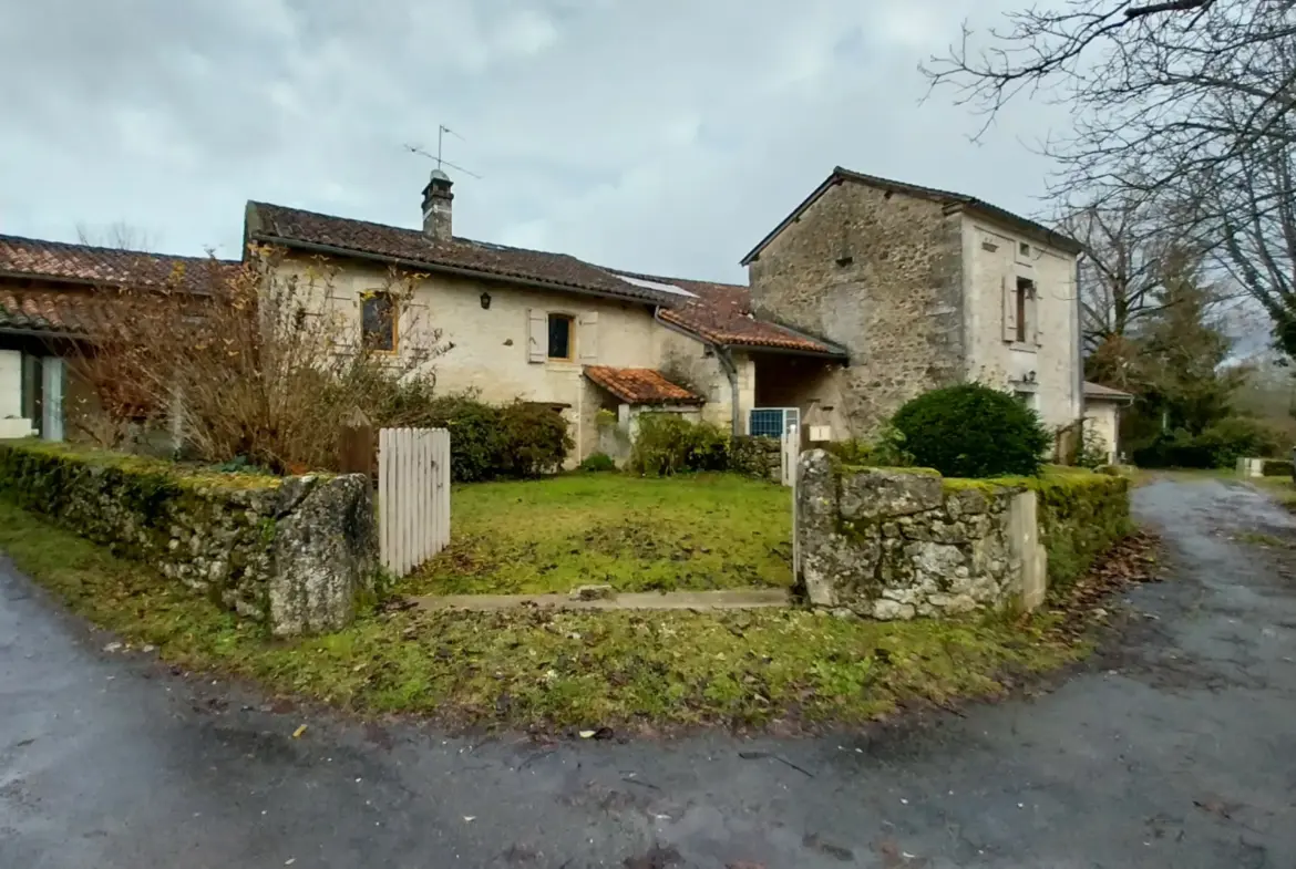 Ensemble de 2 habitations rénovées en pierre à Paussac et St Vivien 