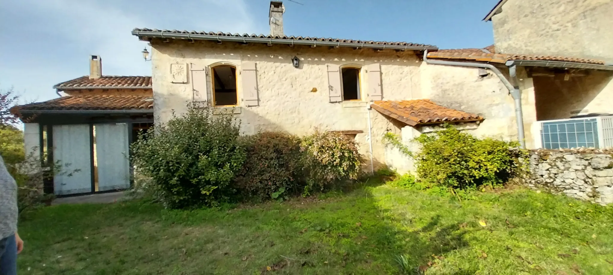 Ensemble de 2 habitations rénovées en pierre à Paussac et St Vivien 