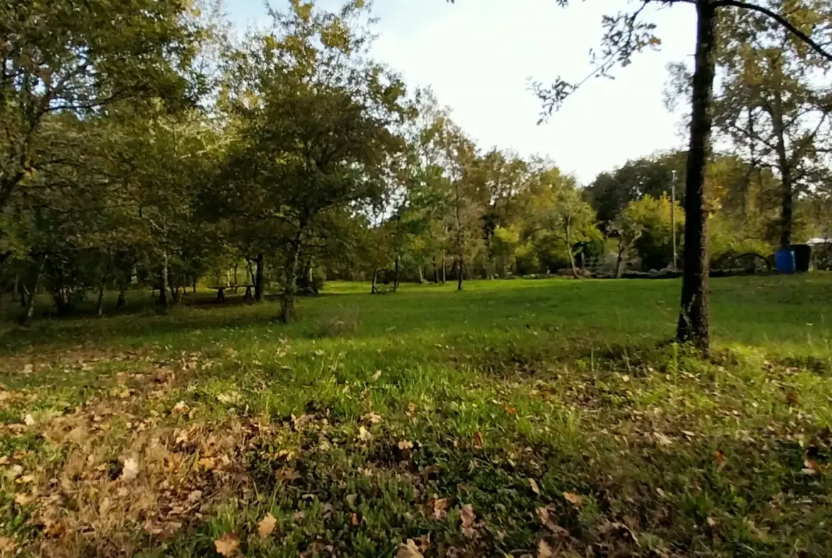 Ensemble de 2 habitations rénovées en pierre à Paussac et St Vivien 