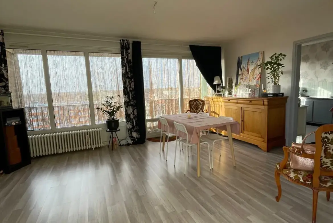 Appartement T4 lumineux avec balcon et vue imprenable sur Hem 