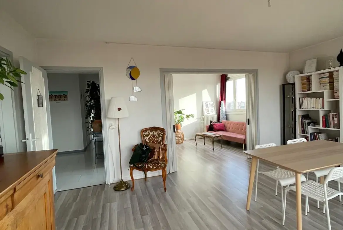 Appartement T4 lumineux avec balcon et vue imprenable sur Hem 