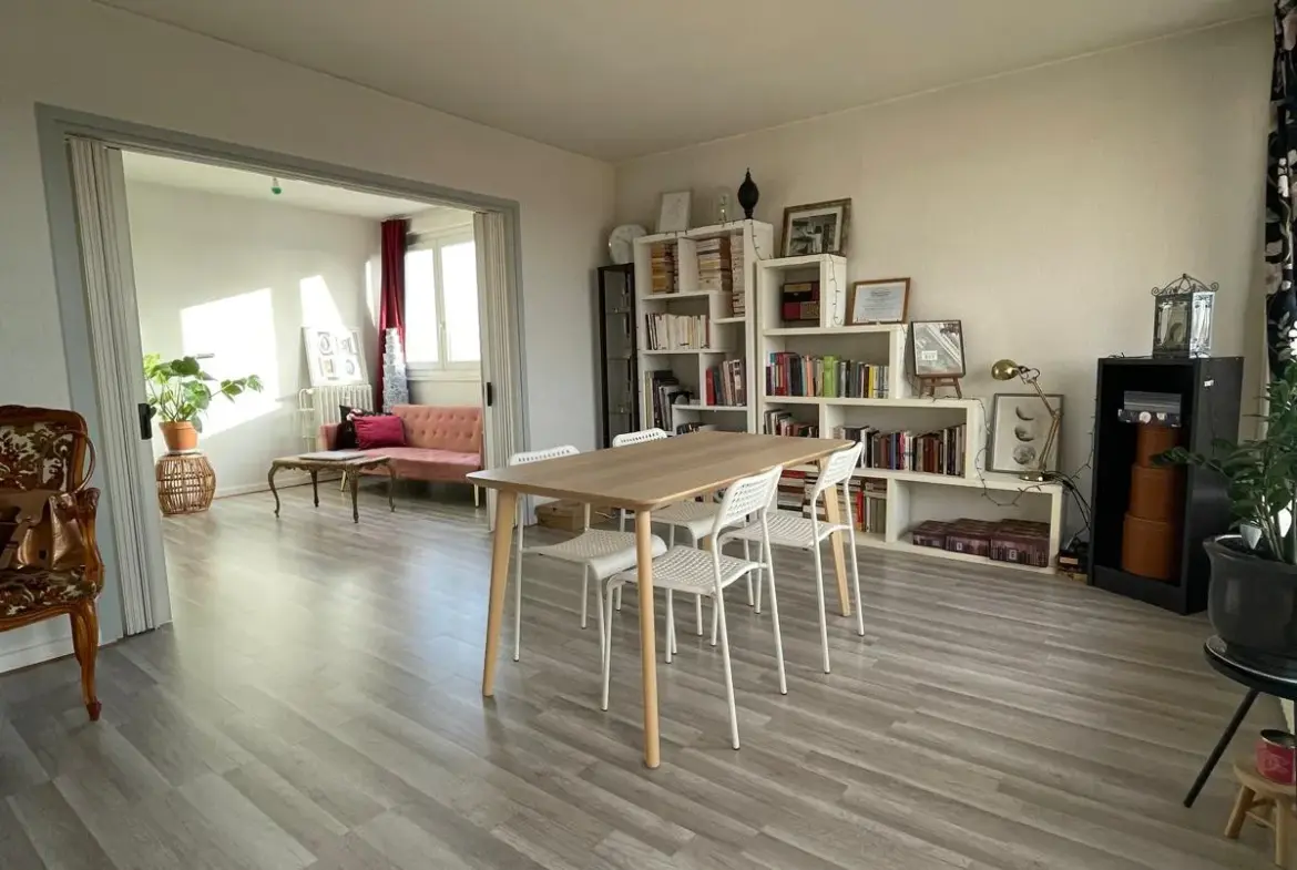 Appartement T4 lumineux avec balcon et vue imprenable sur Hem 