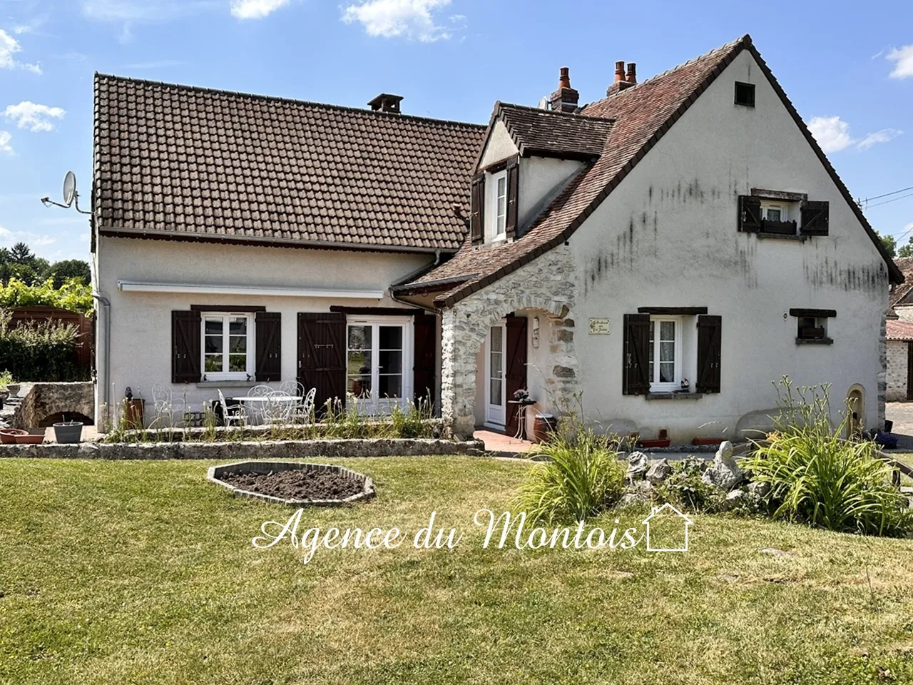 Maison en L à vendre à Donnemarie Dontilly avec jardin de 743 m² 