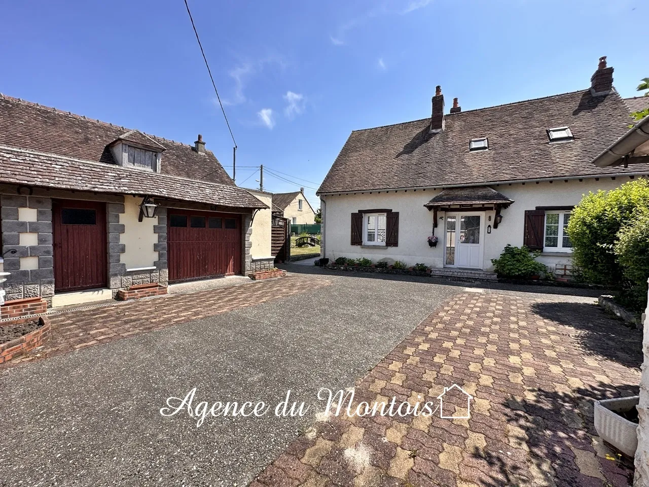 Maison en L à vendre à Donnemarie Dontilly avec jardin de 743 m² 