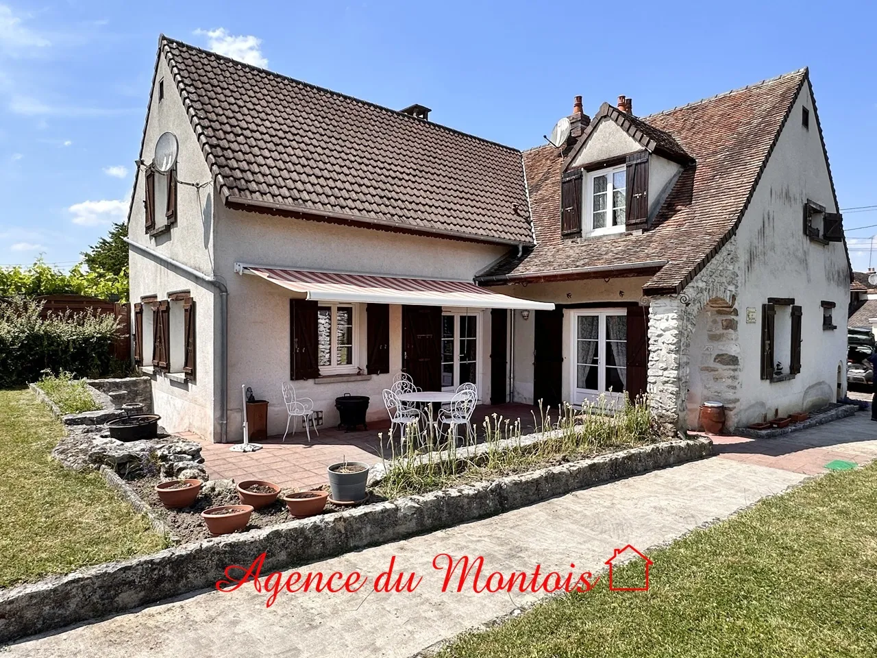 Maison en L à vendre à Donnemarie Dontilly avec jardin de 743 m² 