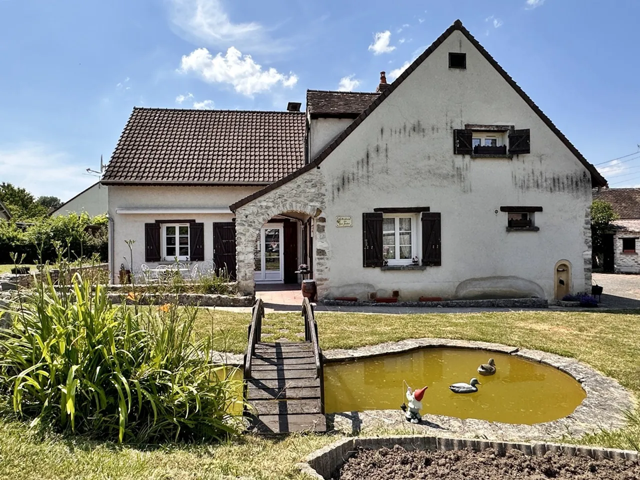 Maison en L à vendre à Donnemarie Dontilly avec jardin de 743 m² 