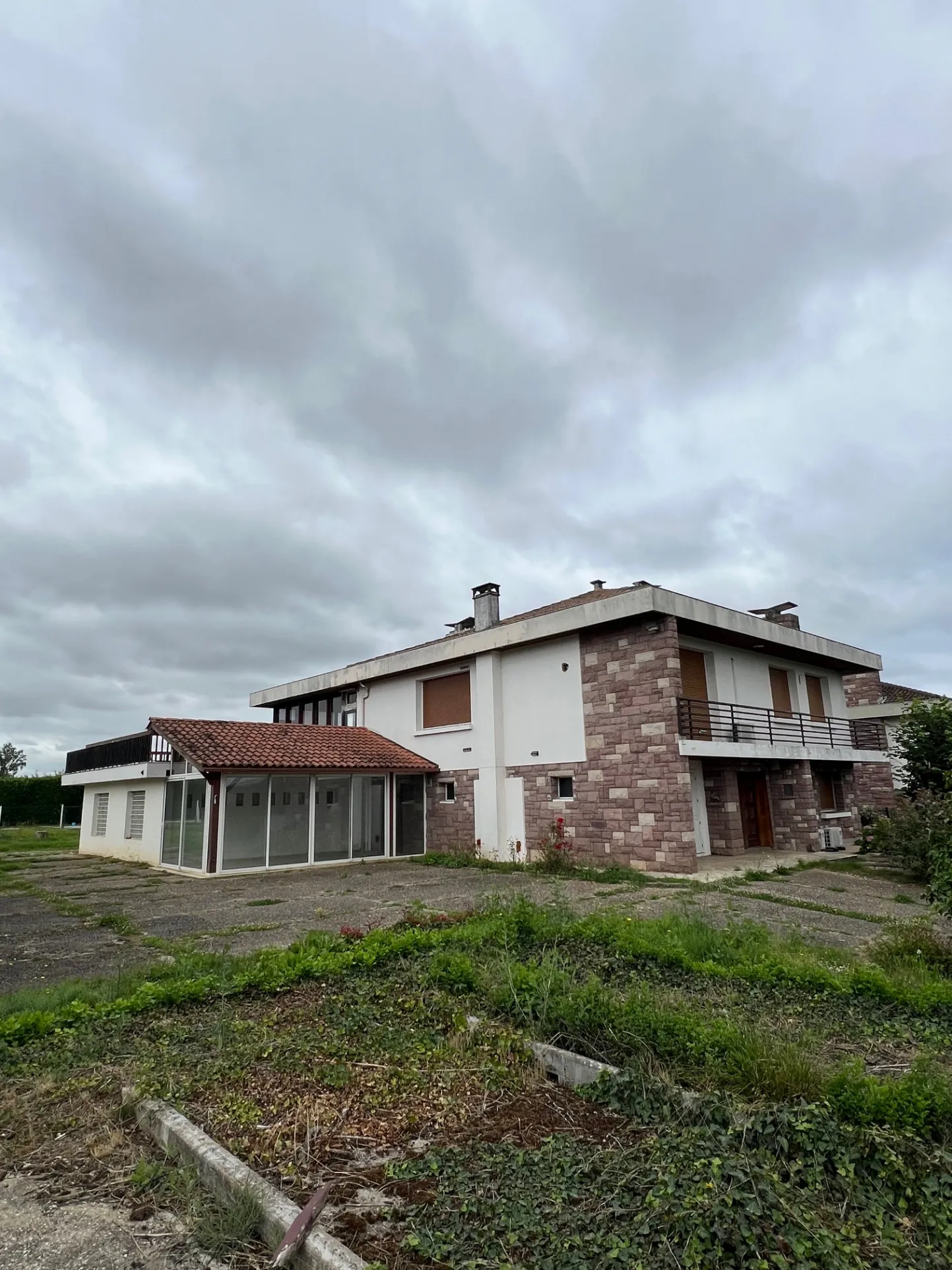 Grande maison 5 chambres avec piscine à Montayral 