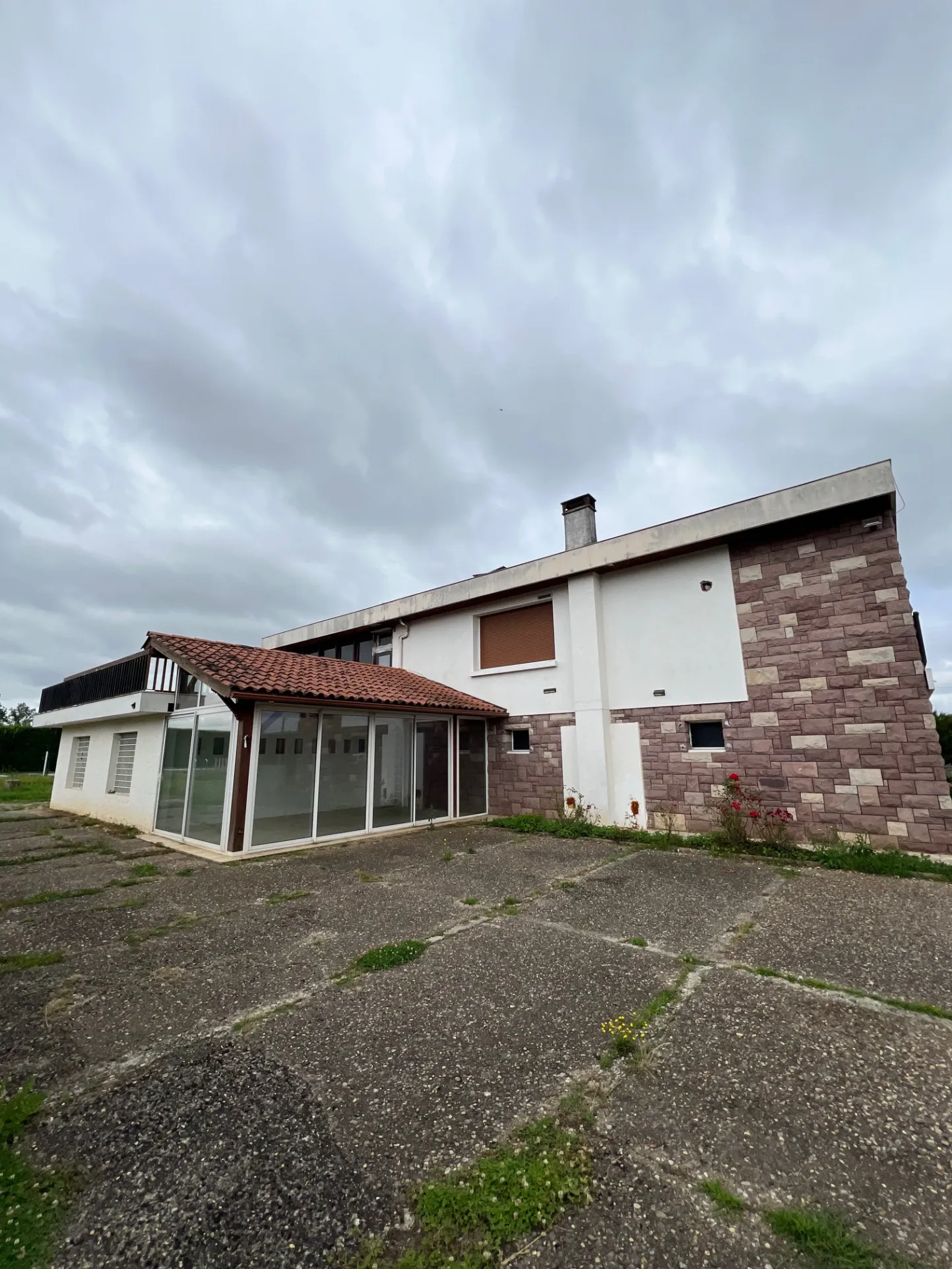 Grande maison 5 chambres avec piscine à Montayral 