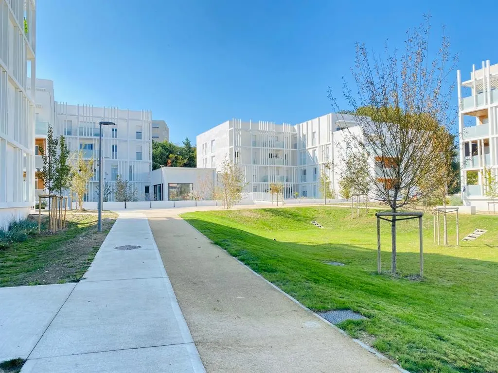 Appartement à Avignon avec double séjour et 2 chambres, vendu loué 