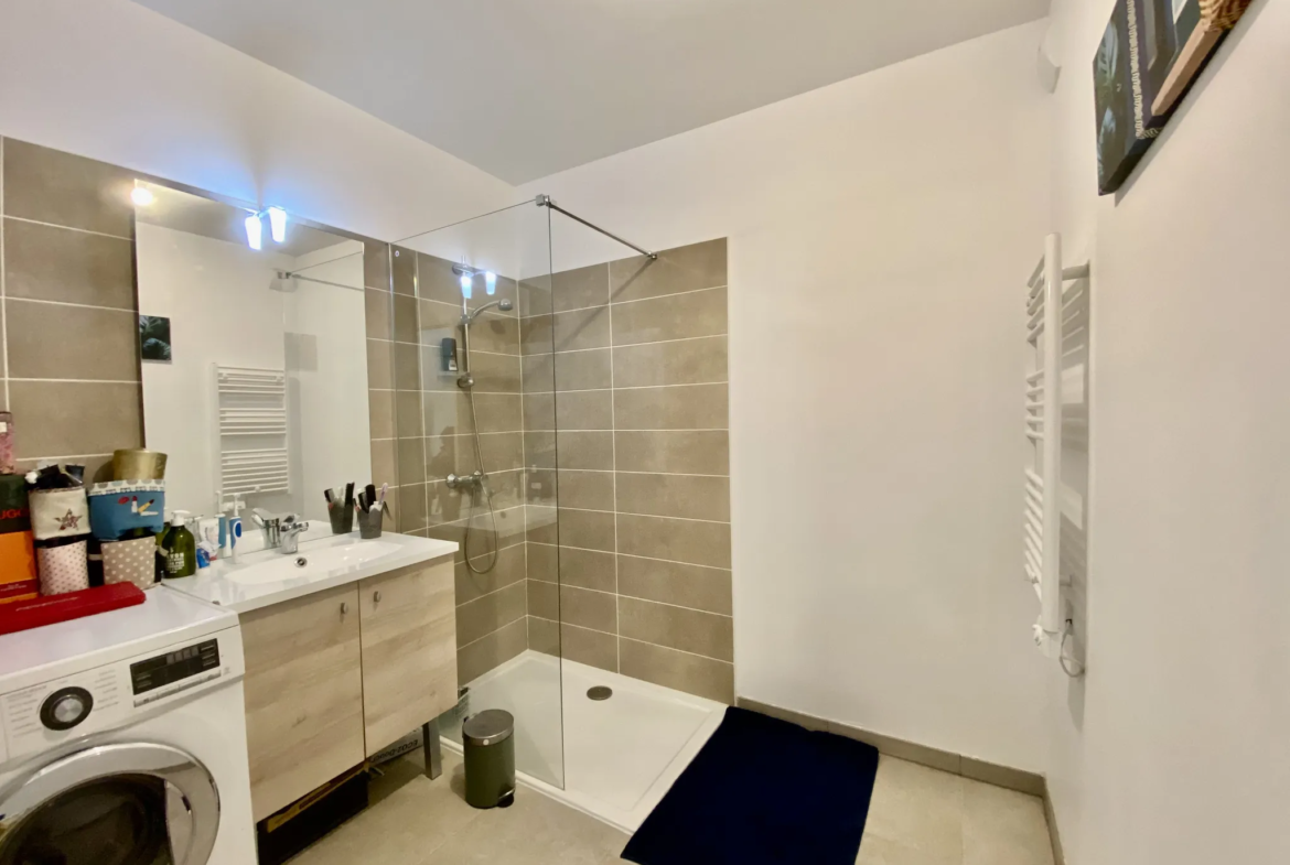 Appartement à Avignon avec double séjour et 2 chambres, vendu loué 