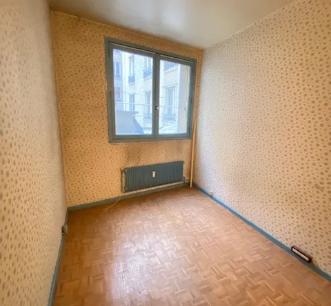 Chambre/Bureau à vendre proche Mairie du 18e à Paris