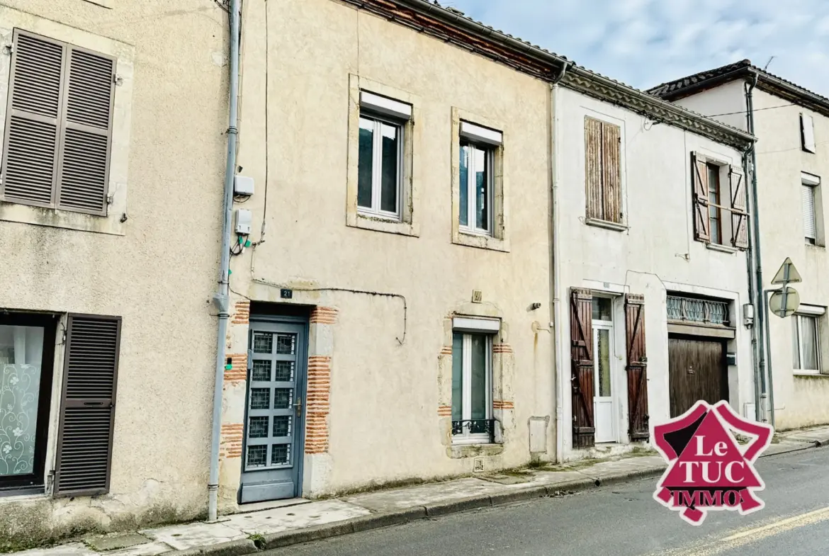 Maison de ville avec cour privative à Penne d'Agenais 