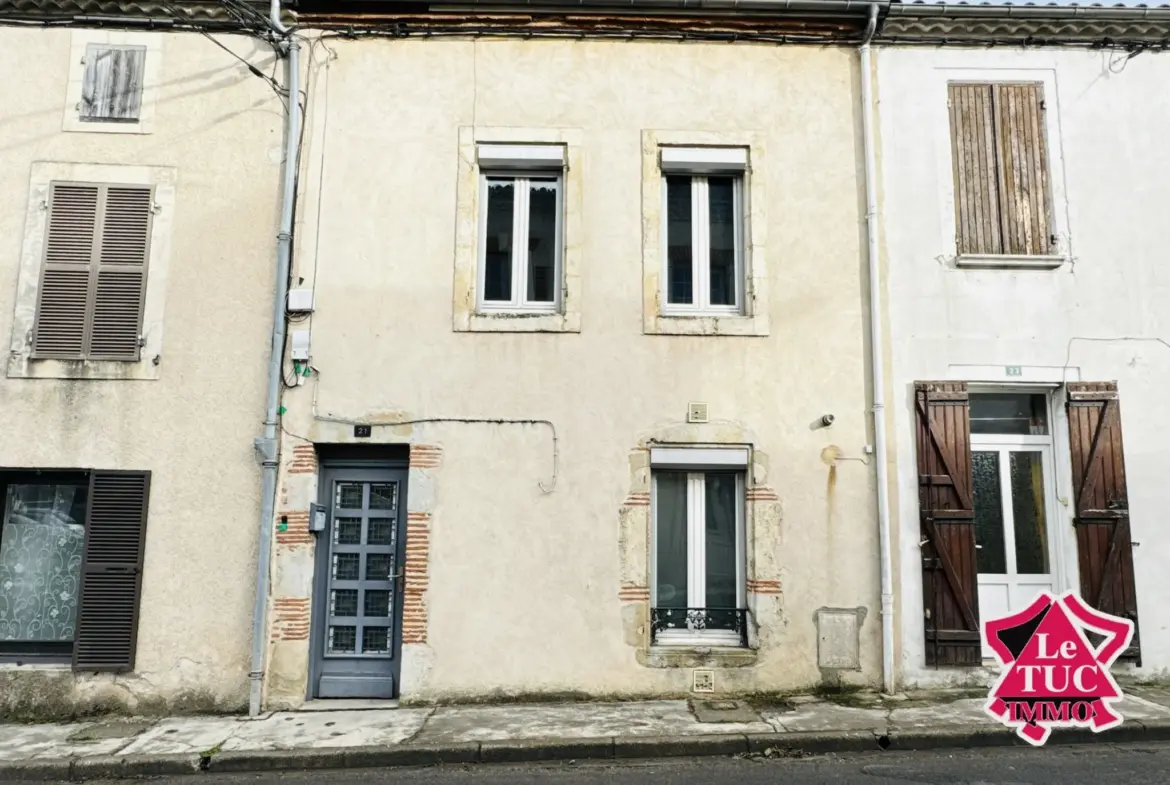 Maison de ville avec cour privative à Penne d'Agenais 