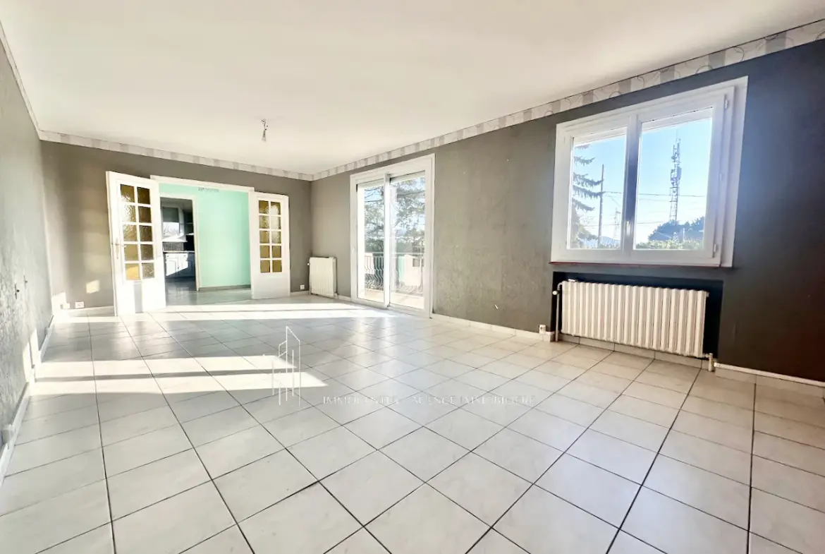 À VENDRE : Maison familiale de 100 m² avec sous-sol aménagé à Clonas sur Vareze 