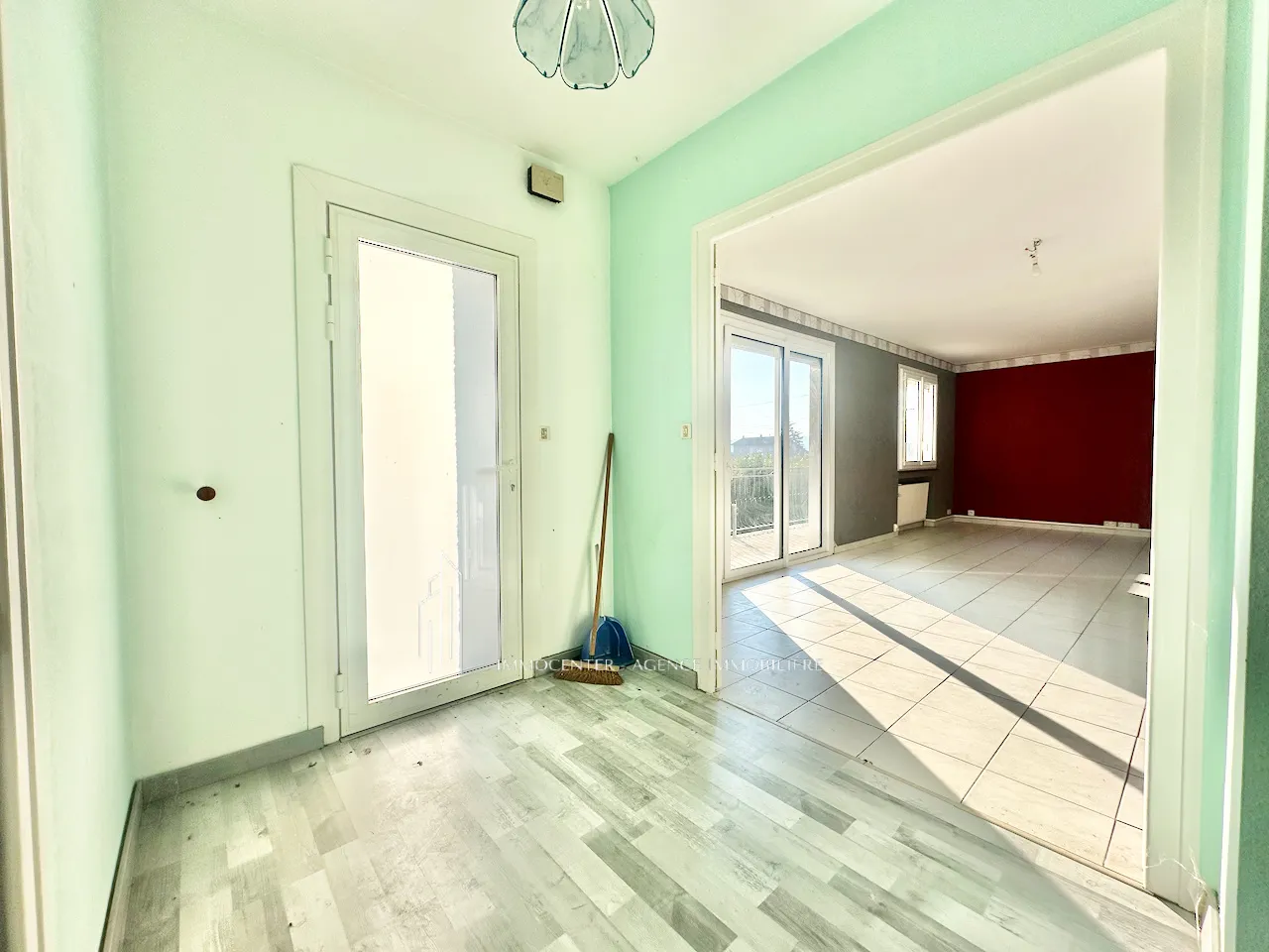 À VENDRE : Maison familiale de 100 m² avec sous-sol aménagé à Clonas sur Vareze 