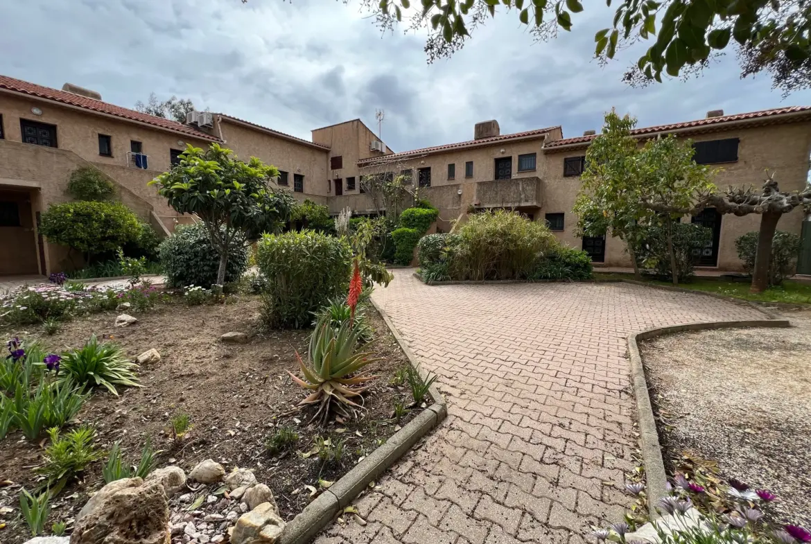 À vendre : Appartement 2 pièces avec terrasse à La Londe les Maures 