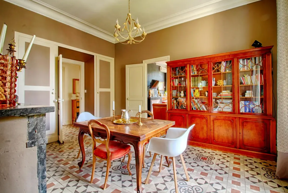 Appartement de charme dans un immeuble haussmannien à vendre à Carcassonne 