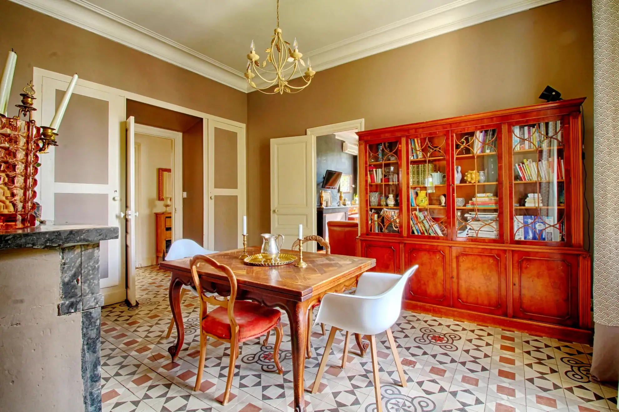 Appartement de charme dans un immeuble haussmannien à vendre à Carcassonne 