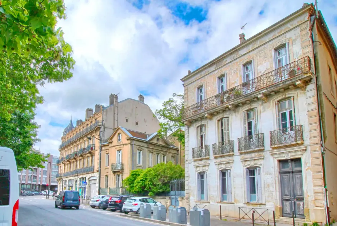 Appartement de charme dans un immeuble haussmannien à vendre à Carcassonne 