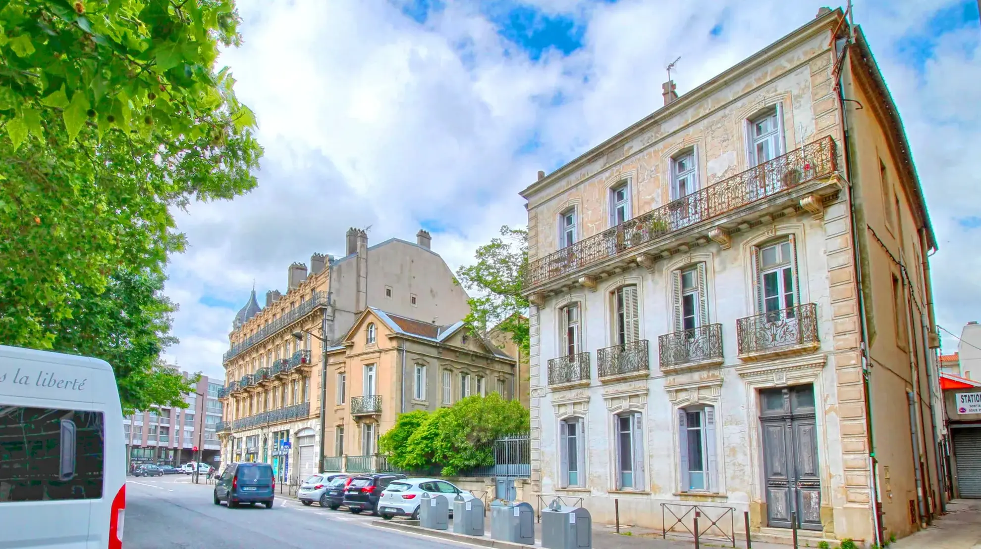 Appartement de charme dans un immeuble haussmannien à vendre à Carcassonne 