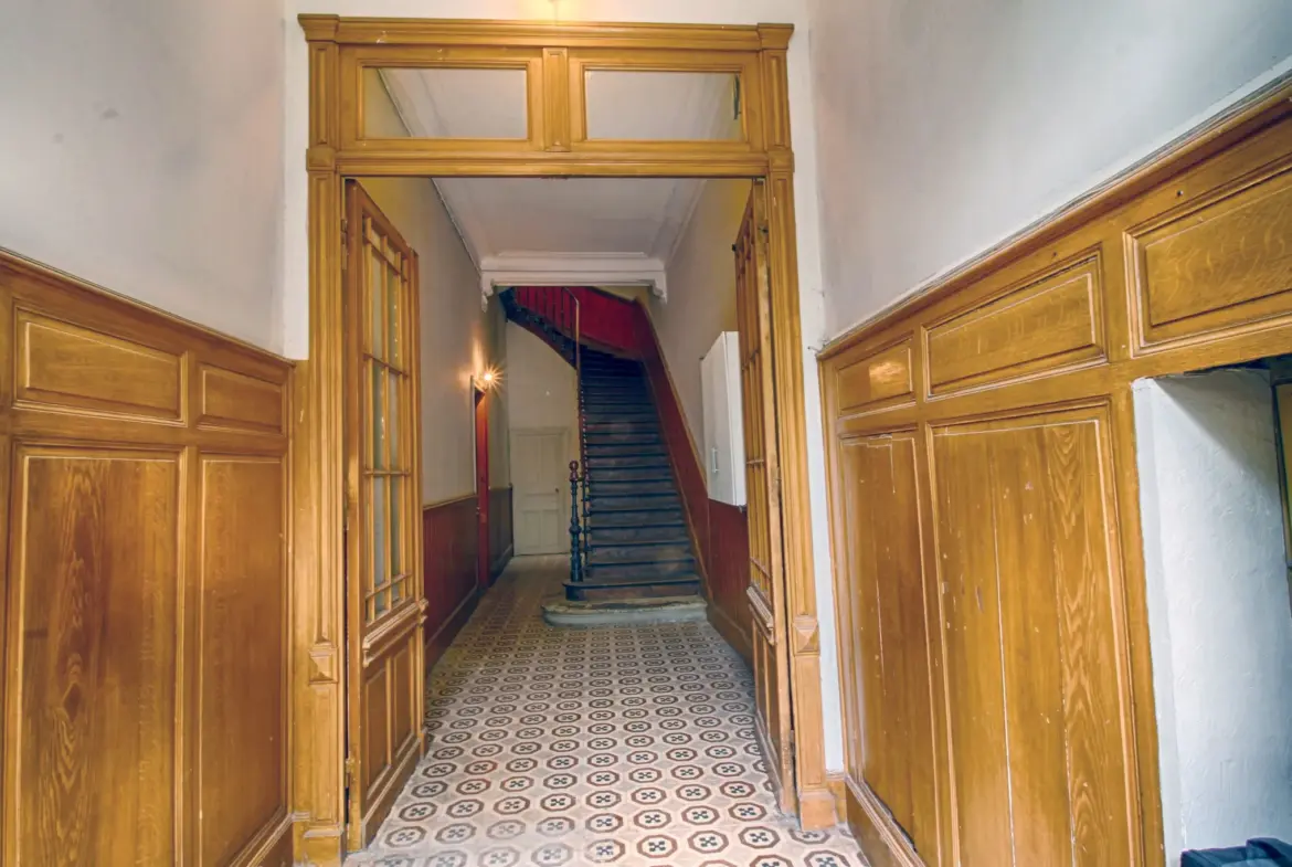 Appartement de charme dans un immeuble haussmannien à vendre à Carcassonne 