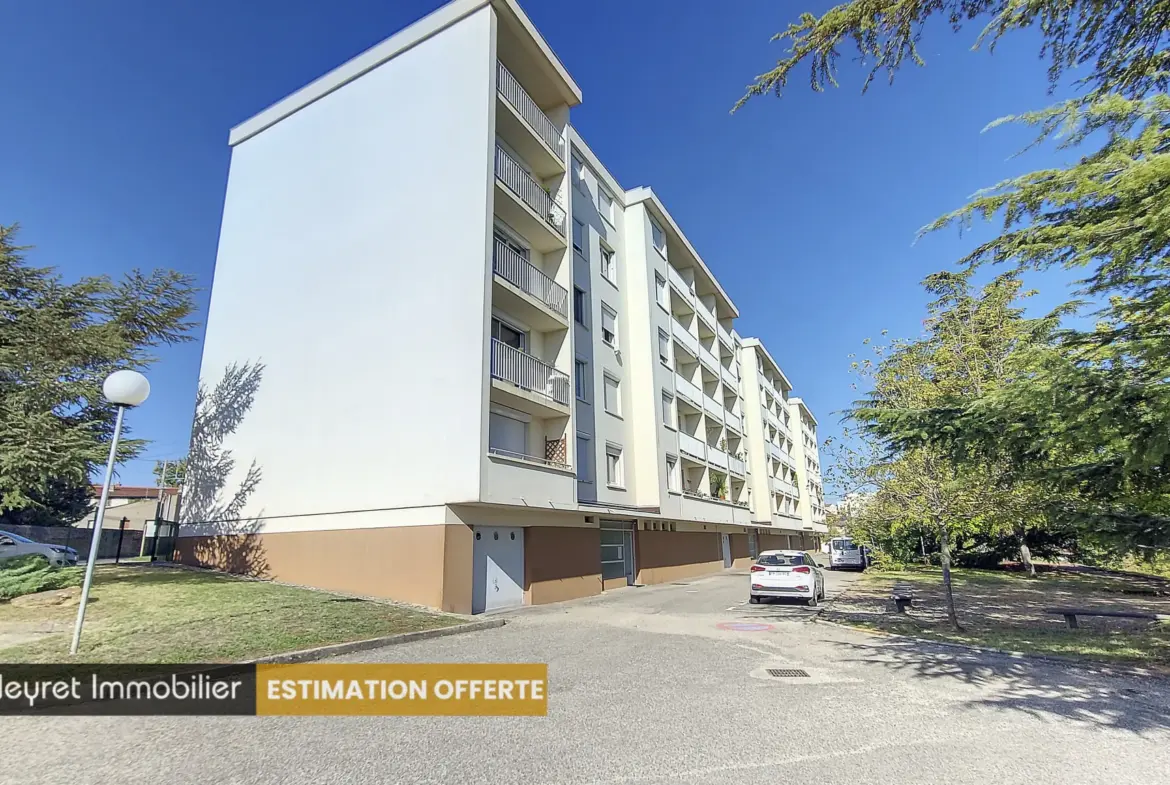 Appartement T4 rénové 77 m² à Irigny - résidence sécurisée 'IRIGNY LA BELLE' 