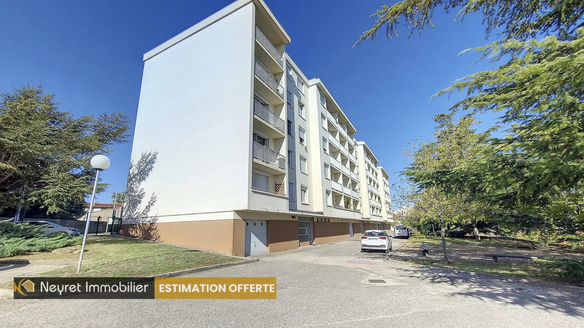 Appartement T4 rénové 77 m² à Irigny - résidence sécurisée 'IRIGNY LA BELLE' 