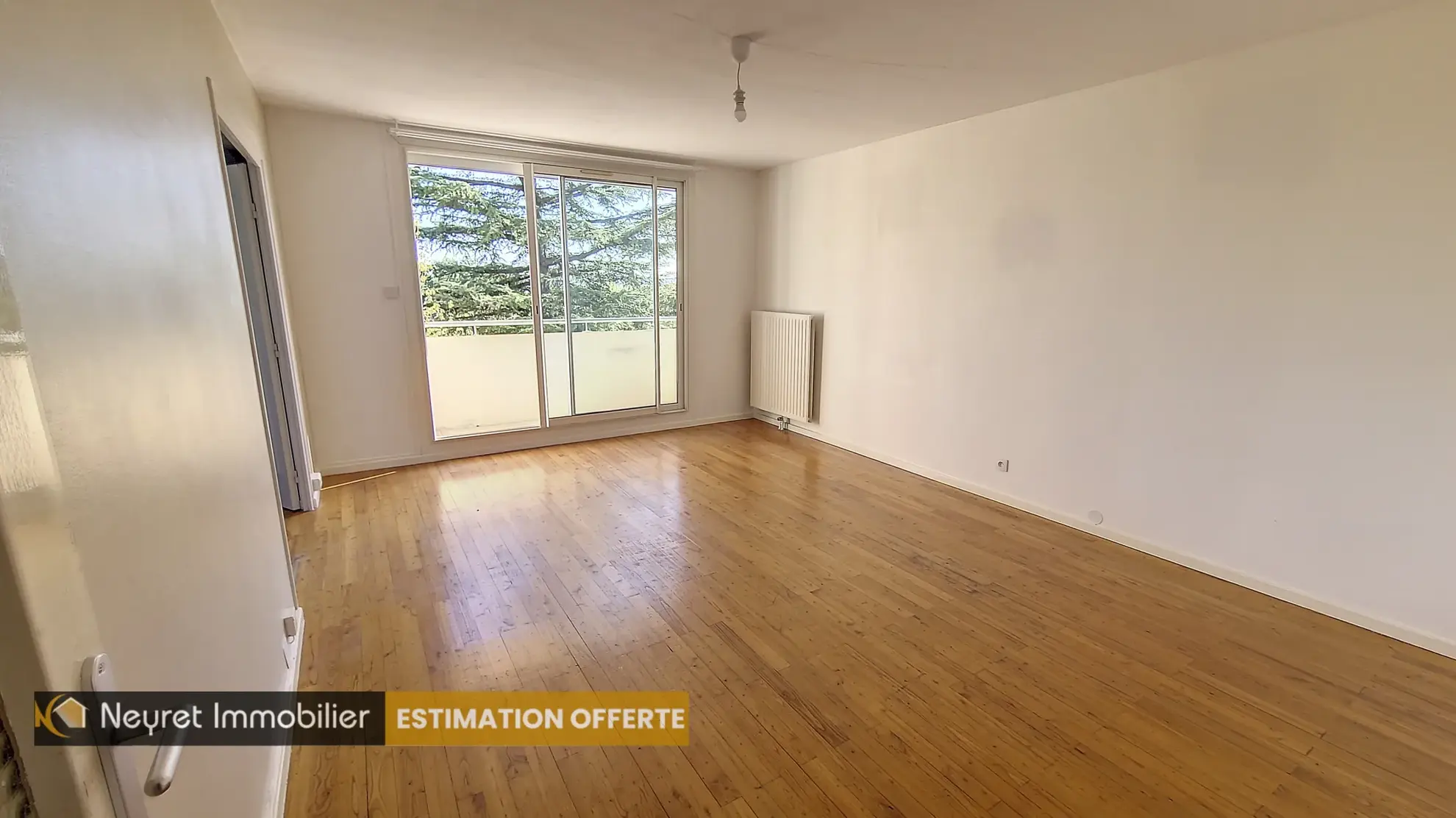 Appartement T4 rénové 77 m² à Irigny - résidence sécurisée 'IRIGNY LA BELLE' 