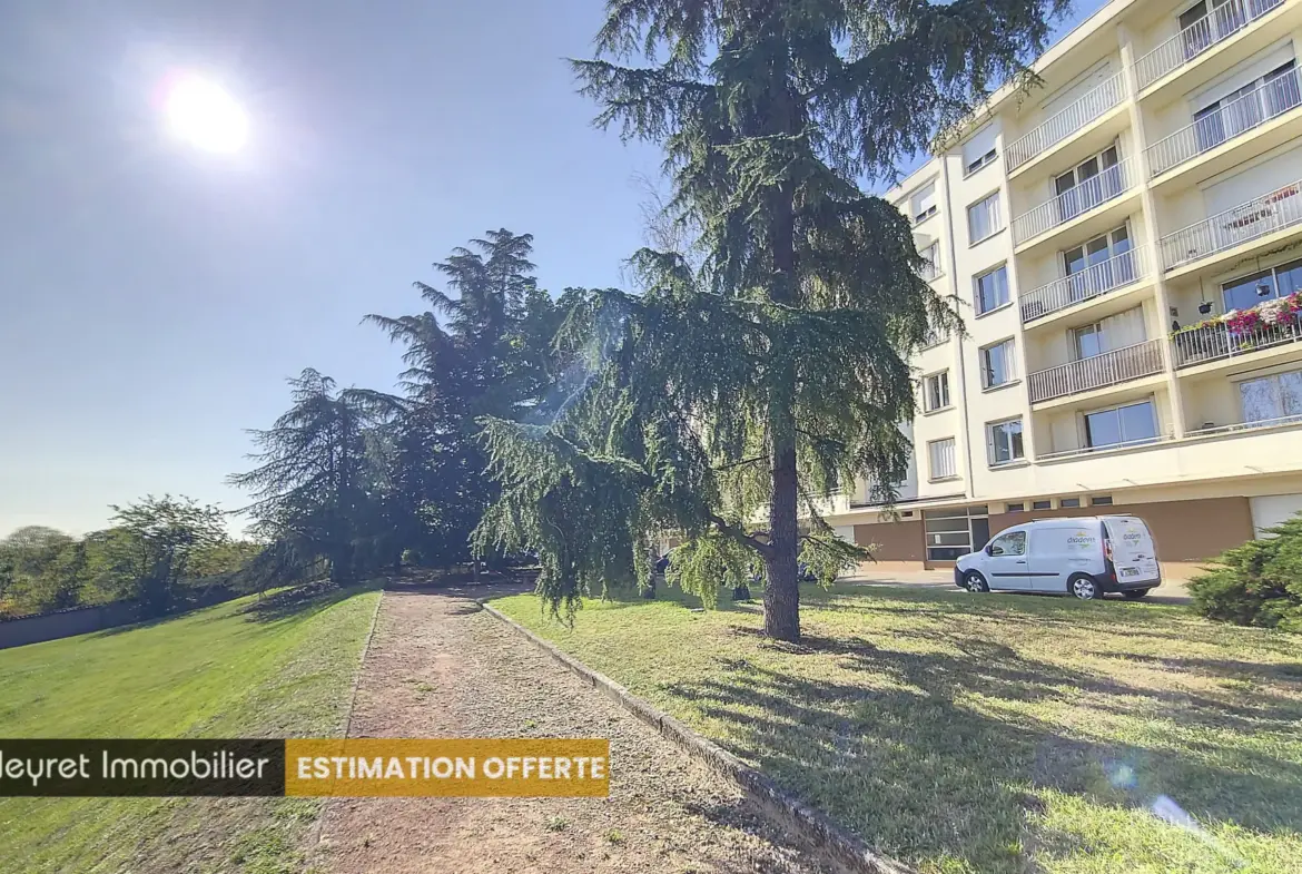 Appartement T4 rénové 77 m² à Irigny - résidence sécurisée 'IRIGNY LA BELLE' 