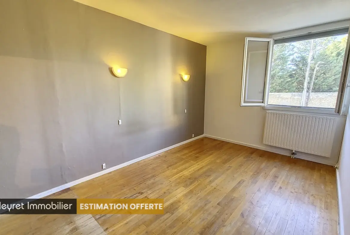 Appartement T4 rénové 77 m² à Irigny - résidence sécurisée 'IRIGNY LA BELLE' 