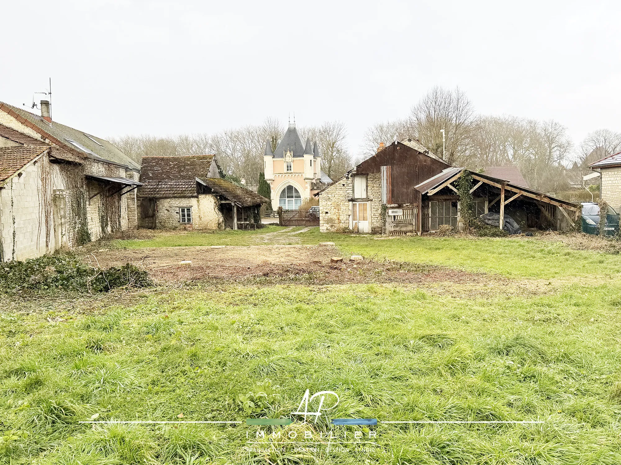 Vente d'un bâtiment artisanal avec annexe à Beire le chatel 