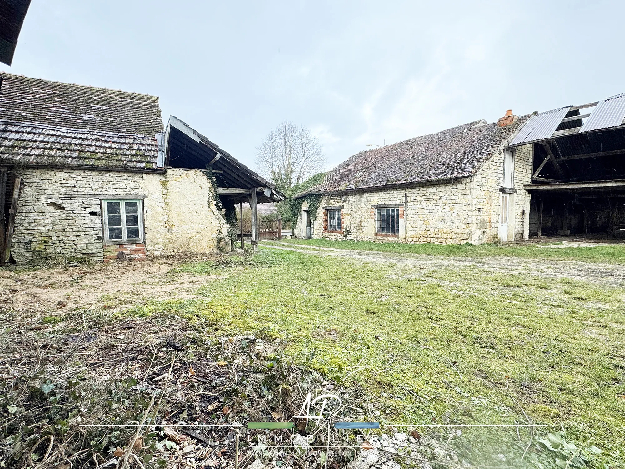 Vente d'un bâtiment artisanal avec annexe à Beire le chatel 