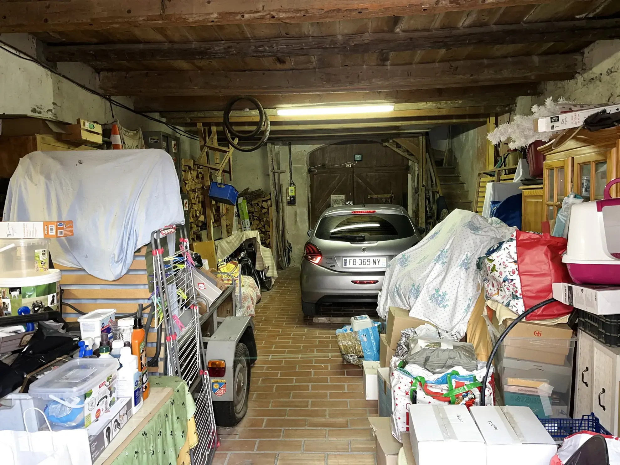 Maison de ville avec cour et grand garage à Lezignan Corbières 