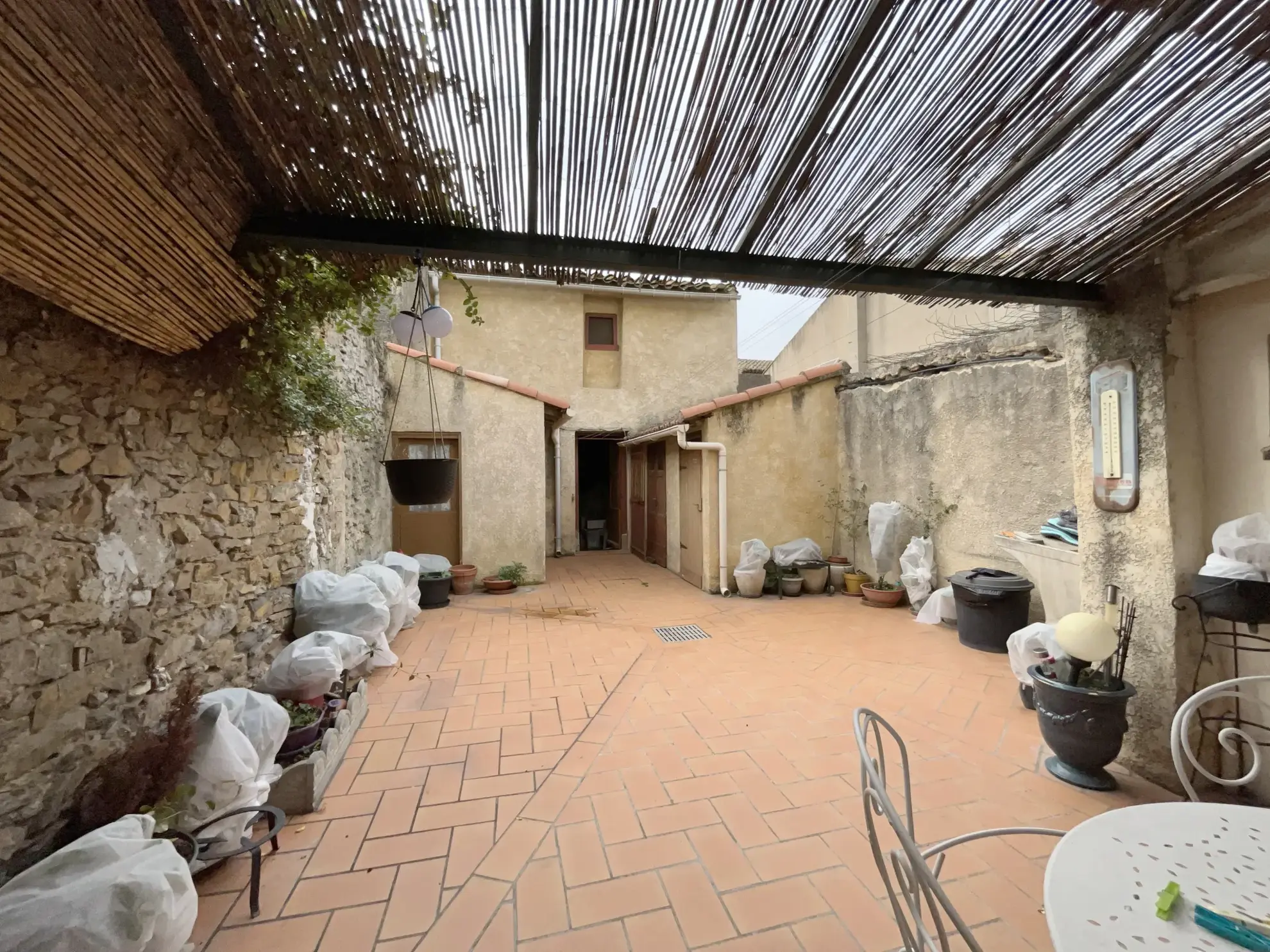 Maison de ville avec cour et grand garage à Lezignan Corbières 