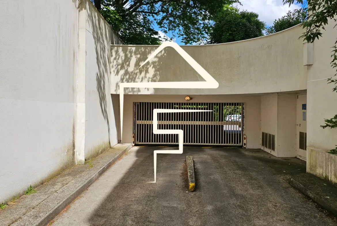 Grand T3/T4 lumineux avec terrasse à Nantes - 80,47 m² au dernier étage 