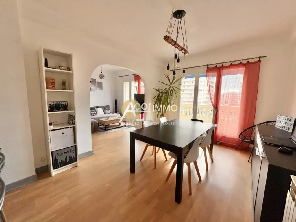 Appartement T3 Traversant avec Balcon à Toulon Ouest à Vendre