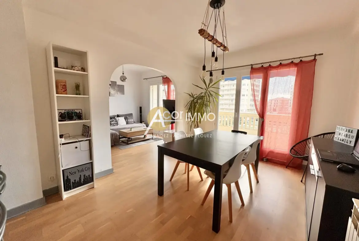 Appartement T3 Traversant avec Balcon à Toulon Ouest à Vendre 