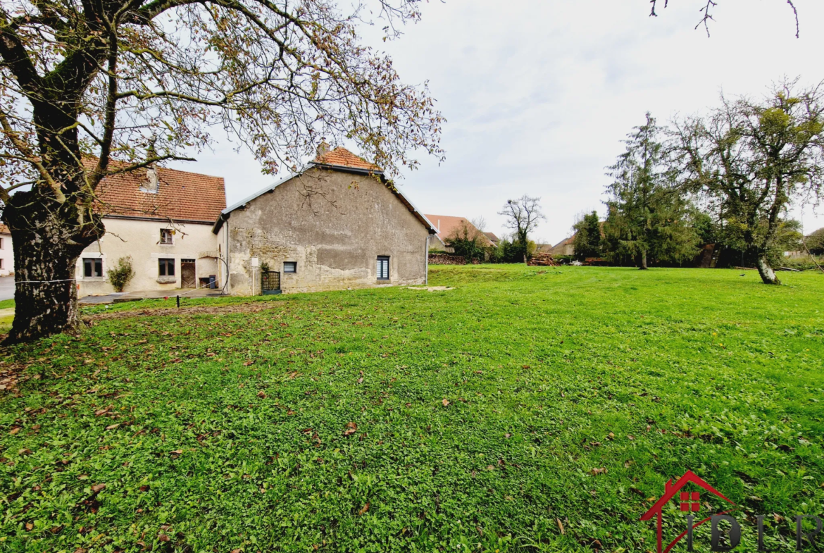 Grande maison individuelle de caractère année 1766 à Lambrey 