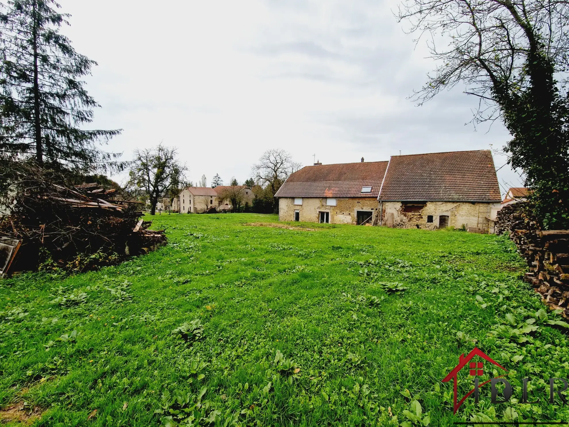 Grande maison individuelle de caractère année 1766 à Lambrey 