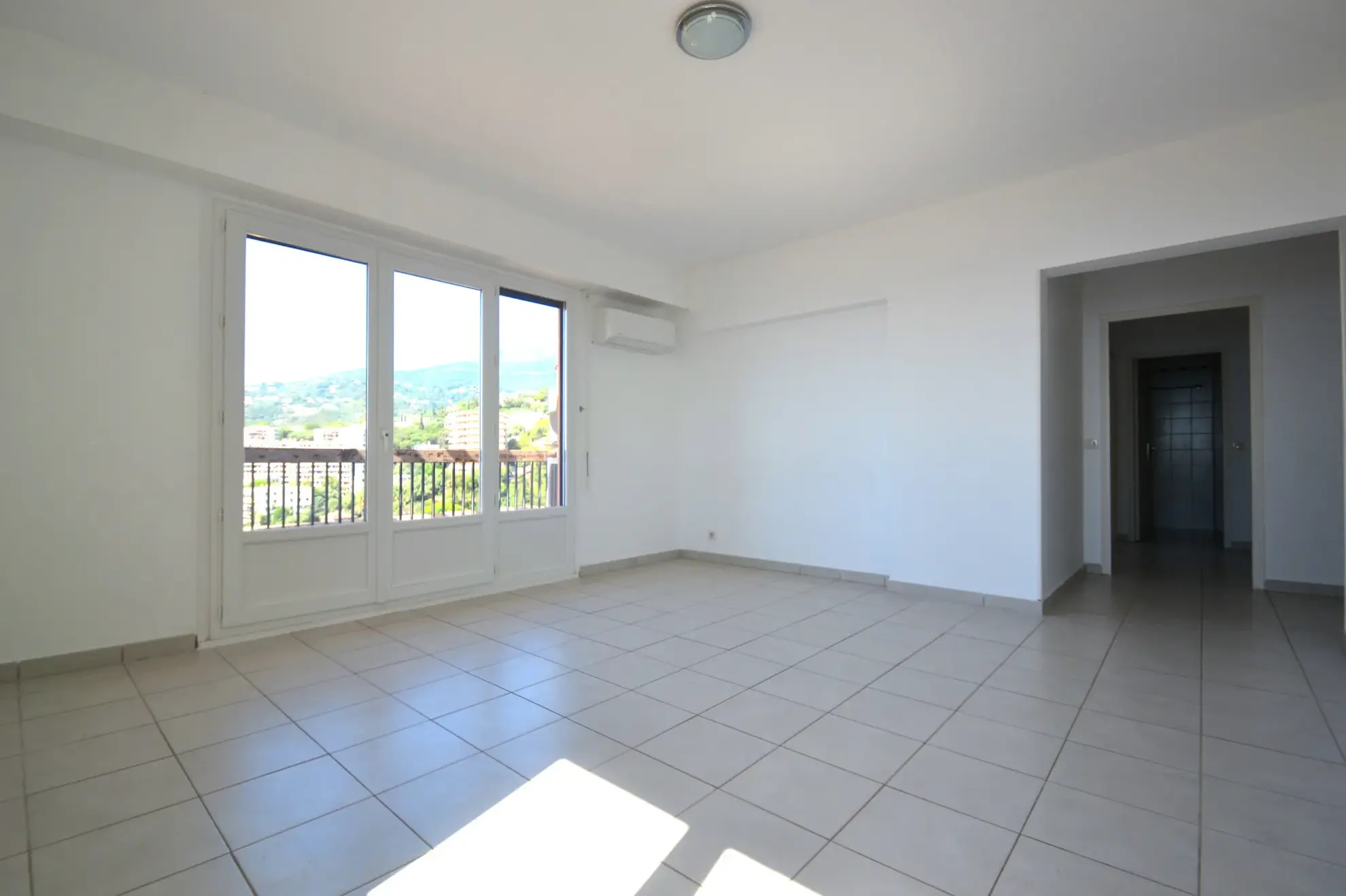 À vendre : Appartement F3 au dernier étage avec vue mer à Ville di Pietrabugno 