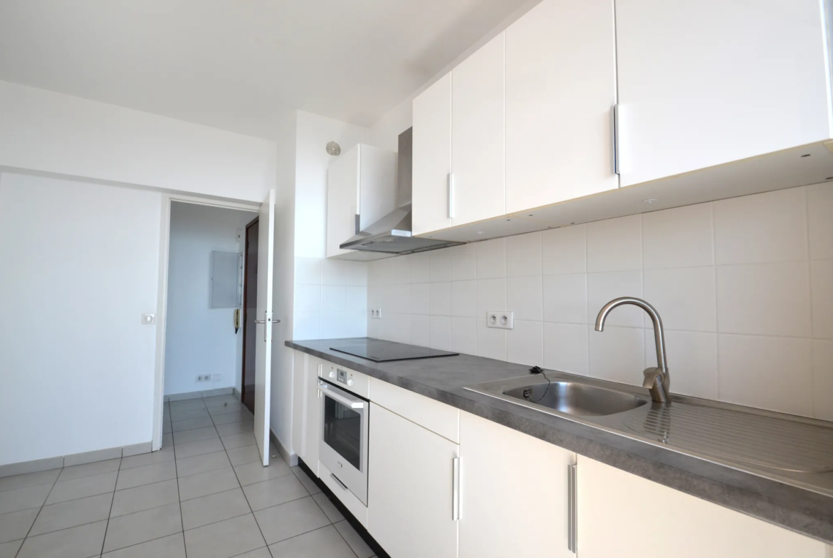 À vendre : Appartement F3 au dernier étage avec vue mer à Ville di Pietrabugno 