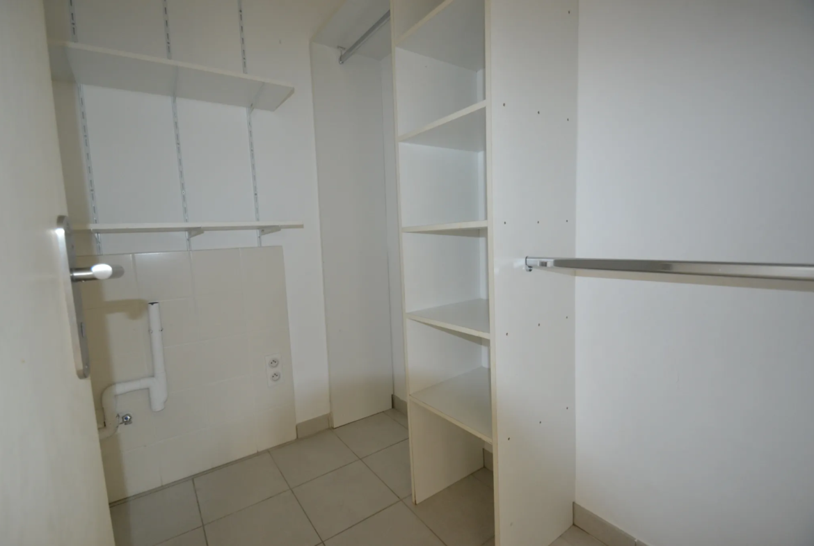 À vendre : Appartement F3 au dernier étage avec vue mer à Ville di Pietrabugno 