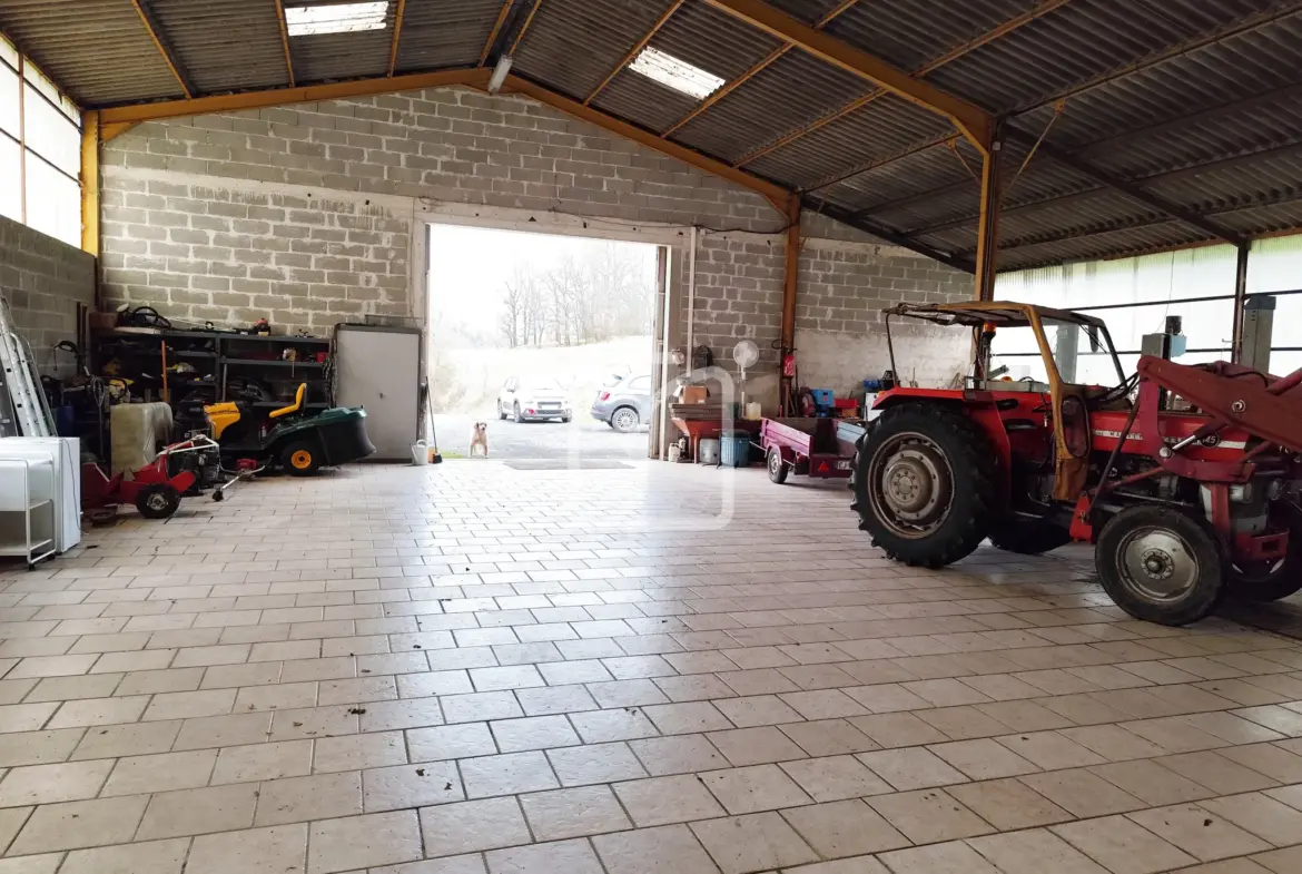 Maison spacieuse avec hangar à Noailles 