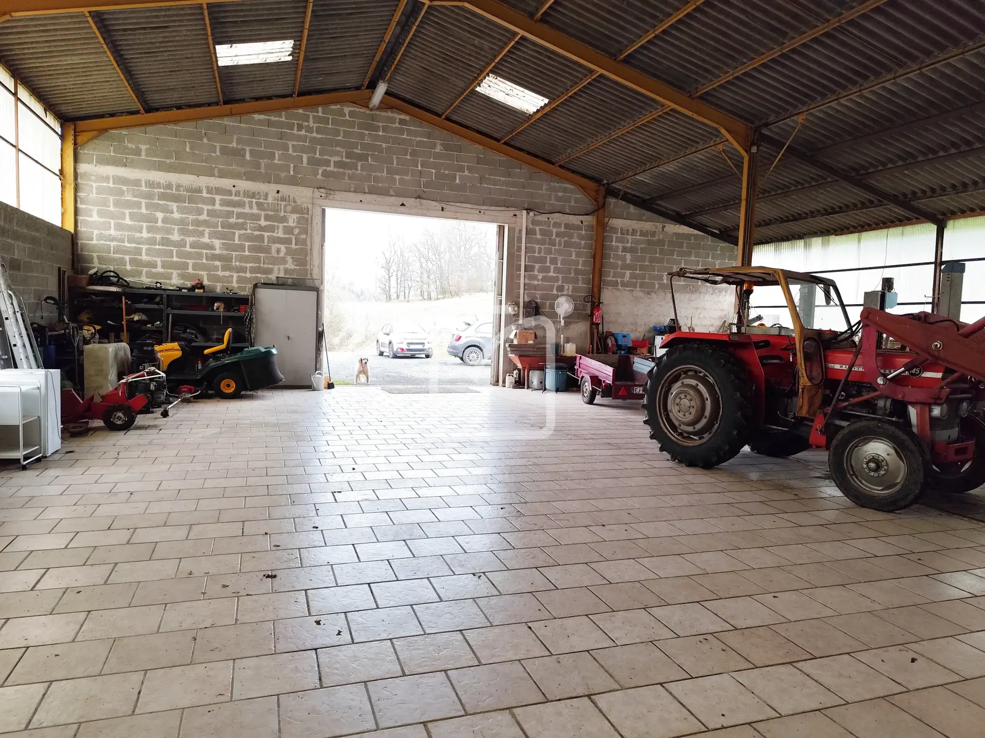 Maison spacieuse avec hangar à Noailles 